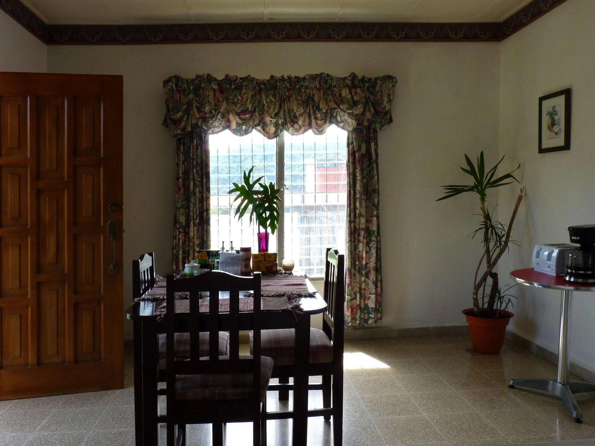 Autana Bed & Breakfast 下博克特 外观 照片